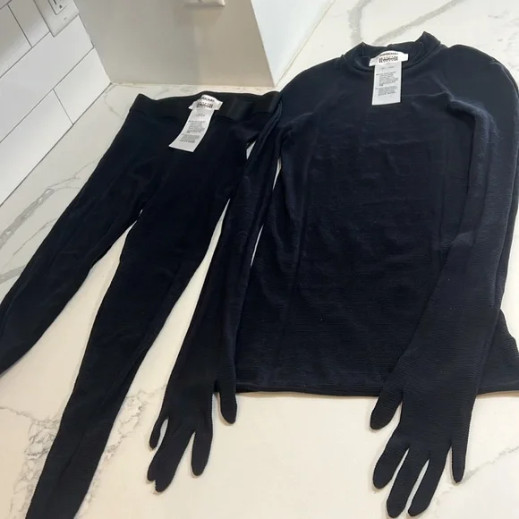 WOLFORD INTRICATE PATTERN WRAP KNIT TOP & LEGGINGS - Picture 4 of 8